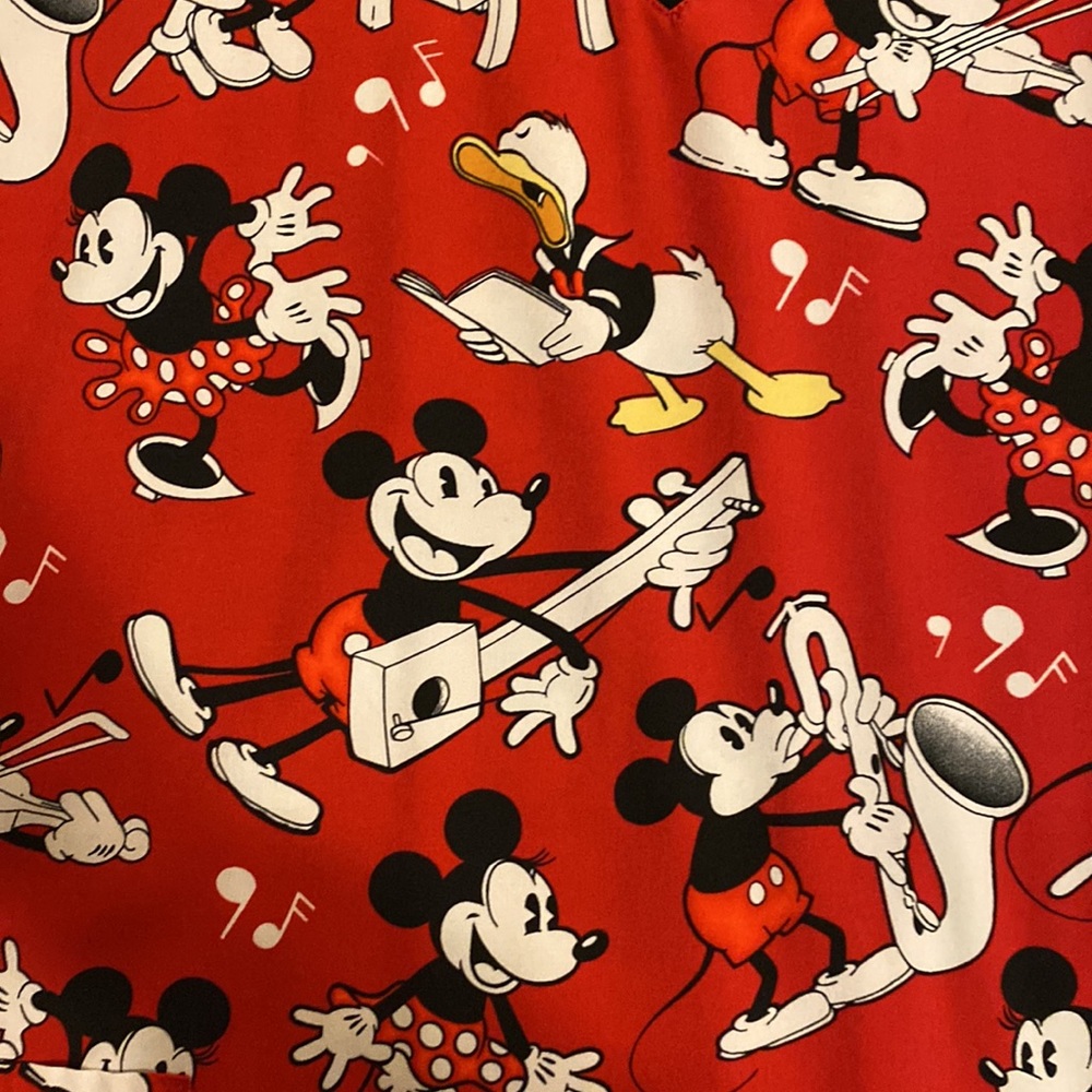 Disney pediatric scrub top size L - Picture 2 of 5